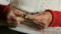 seniorka hands-2066551 960 720